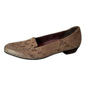 Clarks Artisan Womens Beige Brown Snakeskin Loafers Slip On Low Heel 9.5 Narrow
